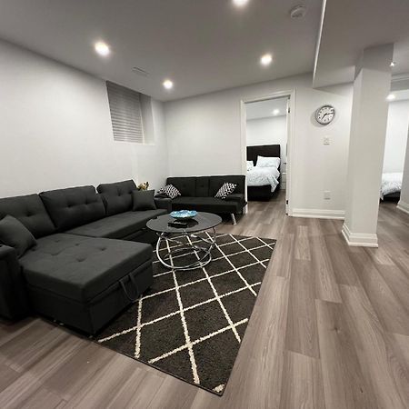 Cozy 2 Bedroom Basement Suite With Private Entrance, Kitchen And Parking Mississauga Exterior photo