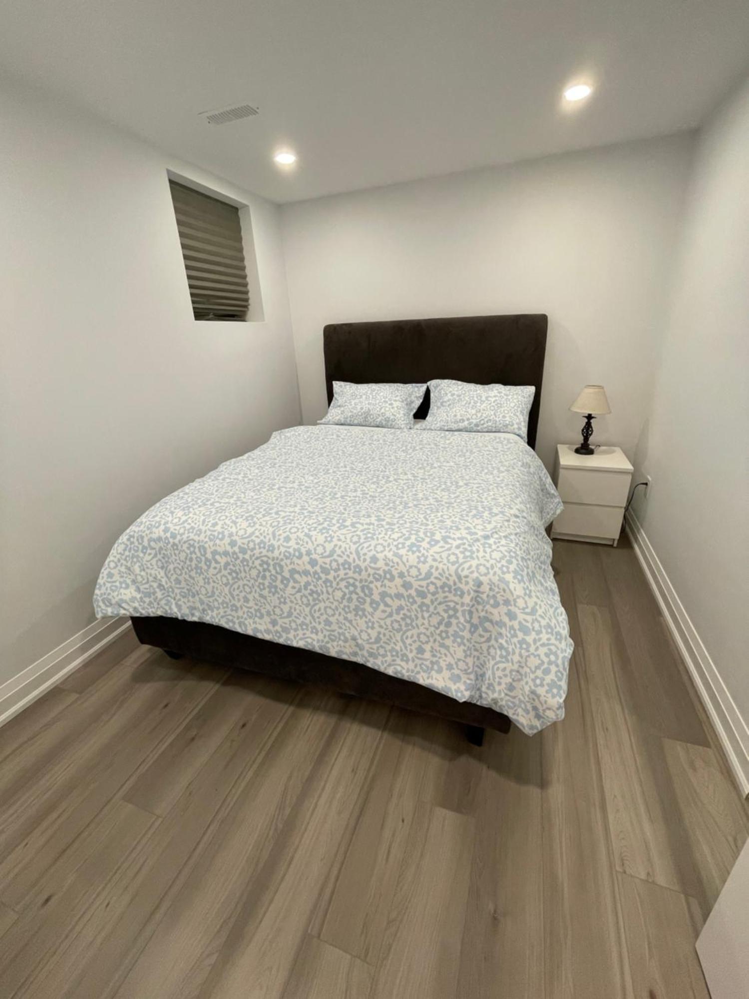 Cozy 2 Bedroom Basement Suite With Private Entrance, Kitchen And Parking Mississauga Exterior photo